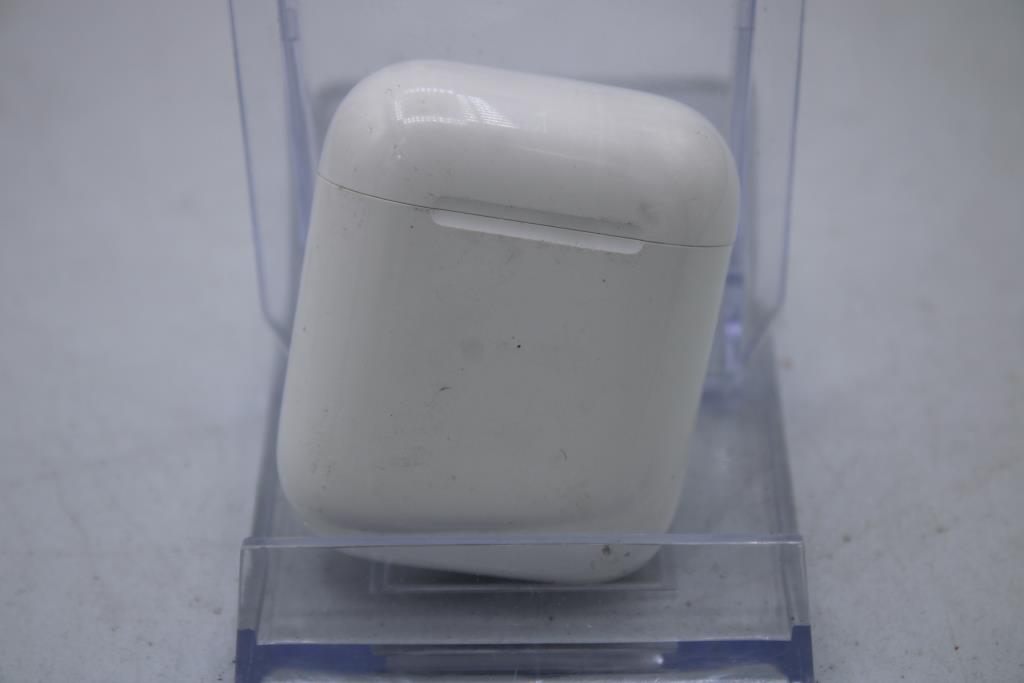 Apple AirPods (2nd Gen) With Charging Case