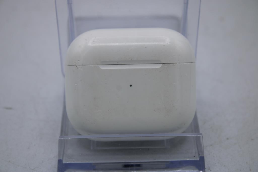 Apple AirPods (3rd Gen) With Charging Case