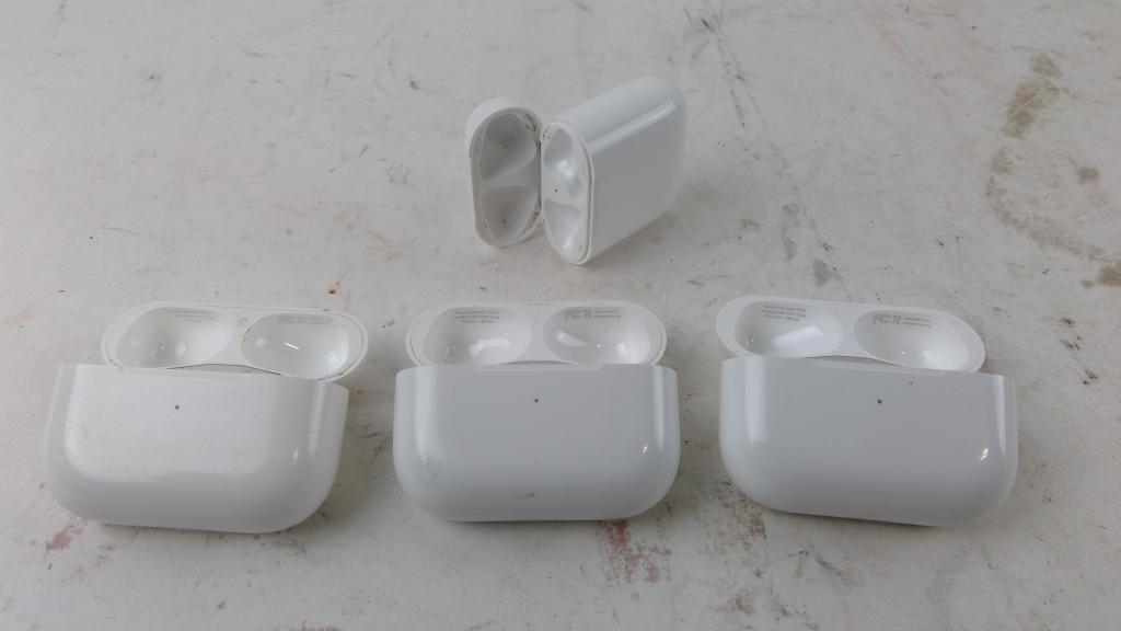 Apple Airpods 4 Pieces