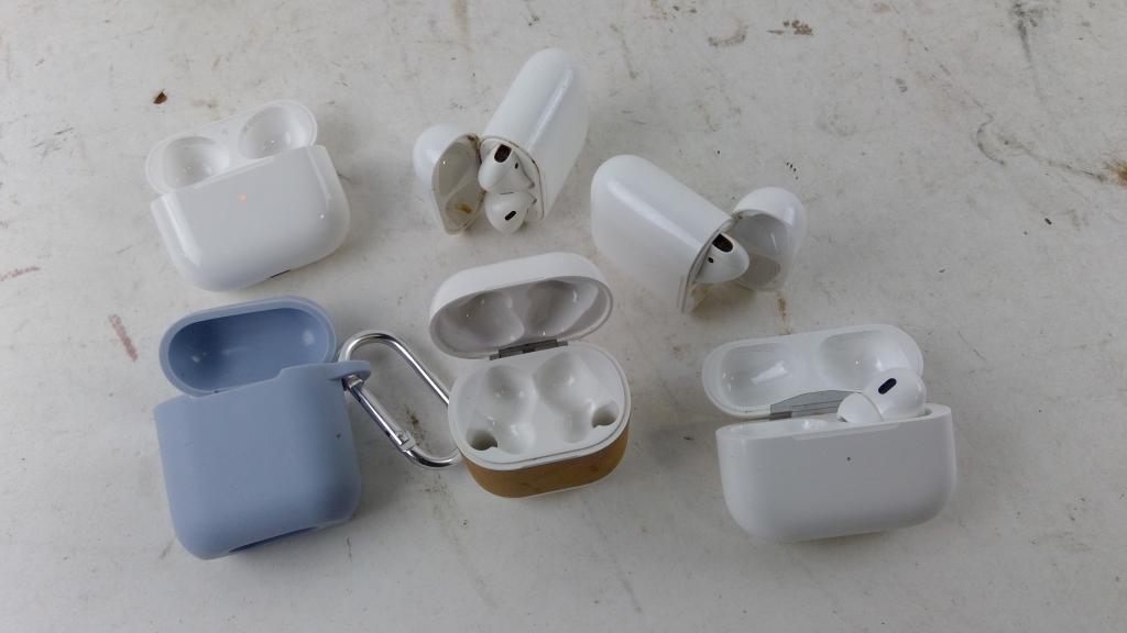 Apple Airpods 4 Pieces