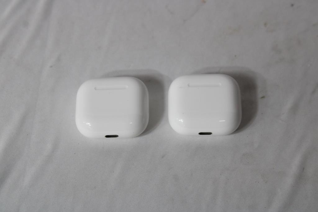 Apple Airpods 4 With Cahrging Case