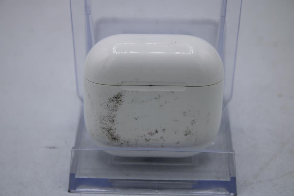 Apple AirPods 4 With Charging Case