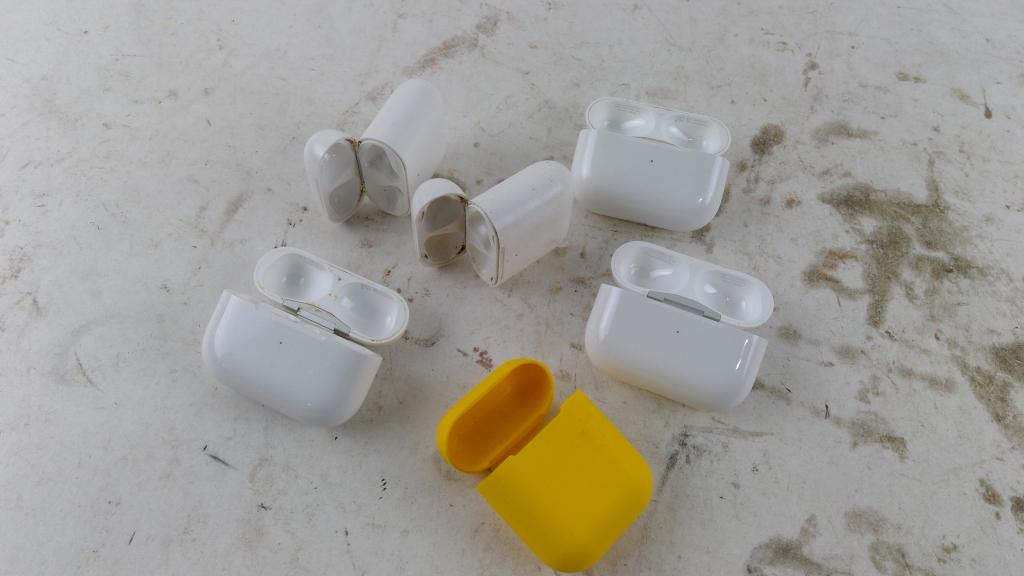 Apple Airpods 5 Pieces