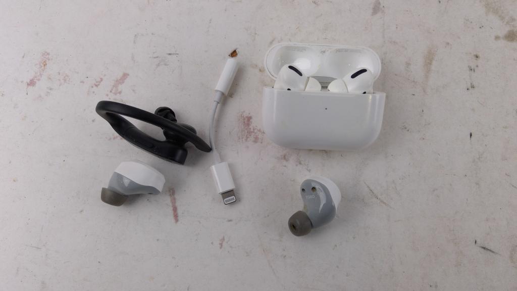 Apple Airpods And More 4 Pieces