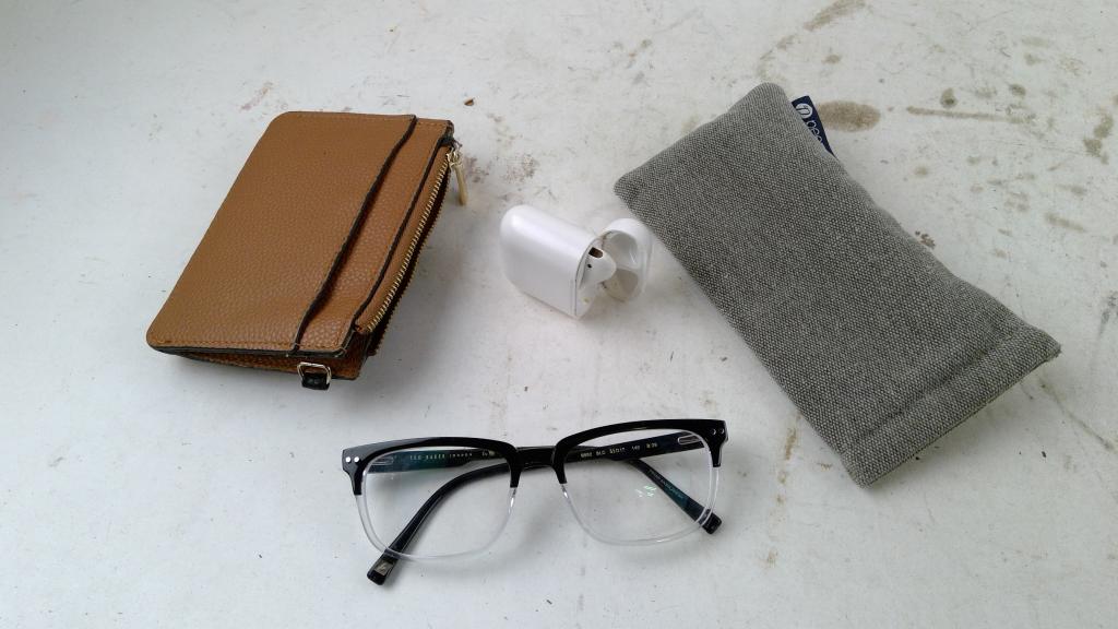 Apple Airpods And More 4 Pieces