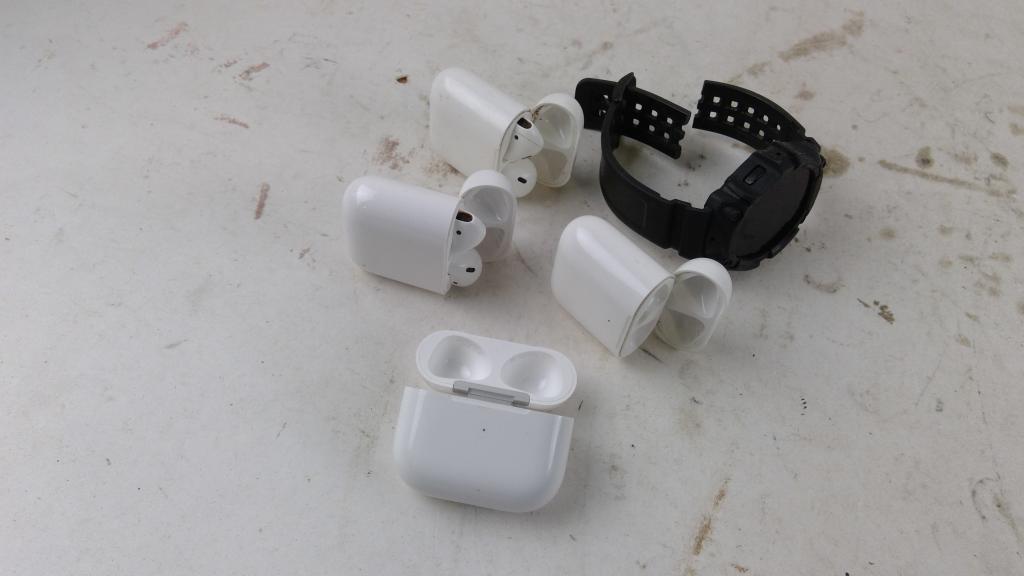 Apple Airpods And More 4 Pieces