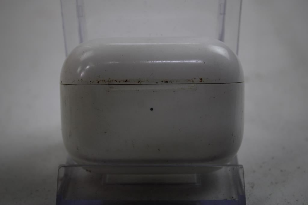 Apple AirPods Pro (1st Gen) With Charging Case