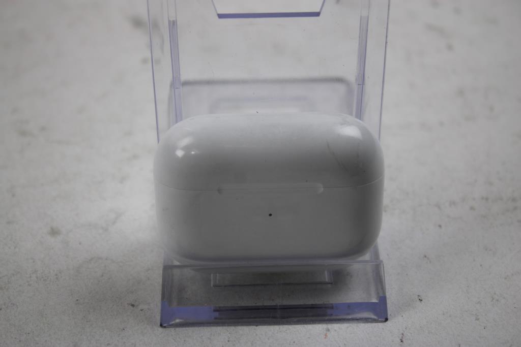 Apple AirPods Pro (2nd Gen) With Charging Case