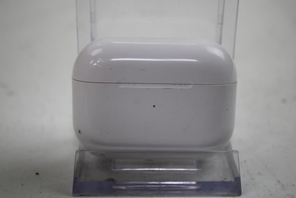 Apple AirPods Pro (2nd Gen) With Charging Case