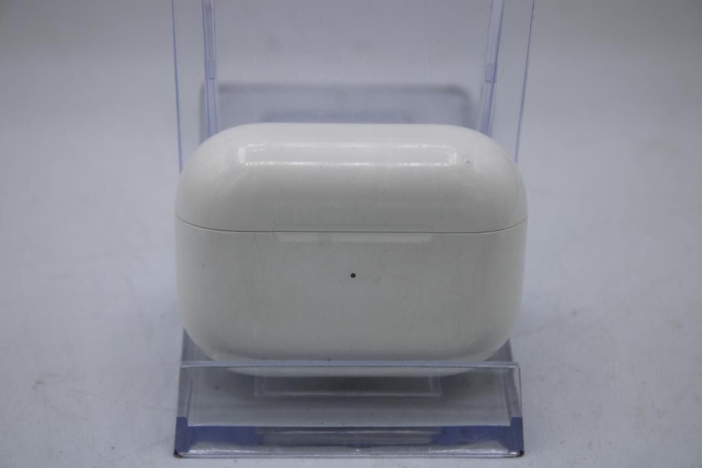Apple AirPods Pro With Charging Case