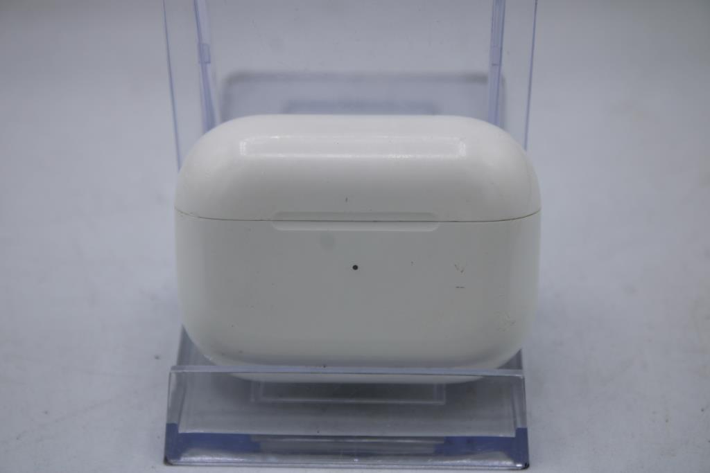 Apple AirPods Pro With Charging Case