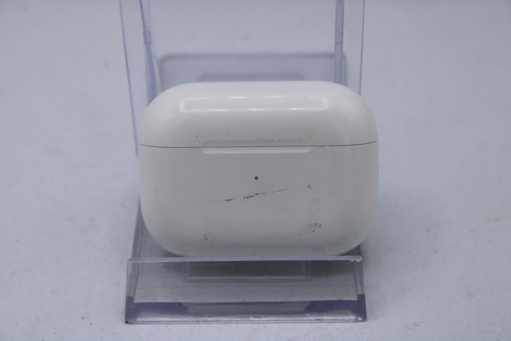 Apple AirPods Pro With Charging Case