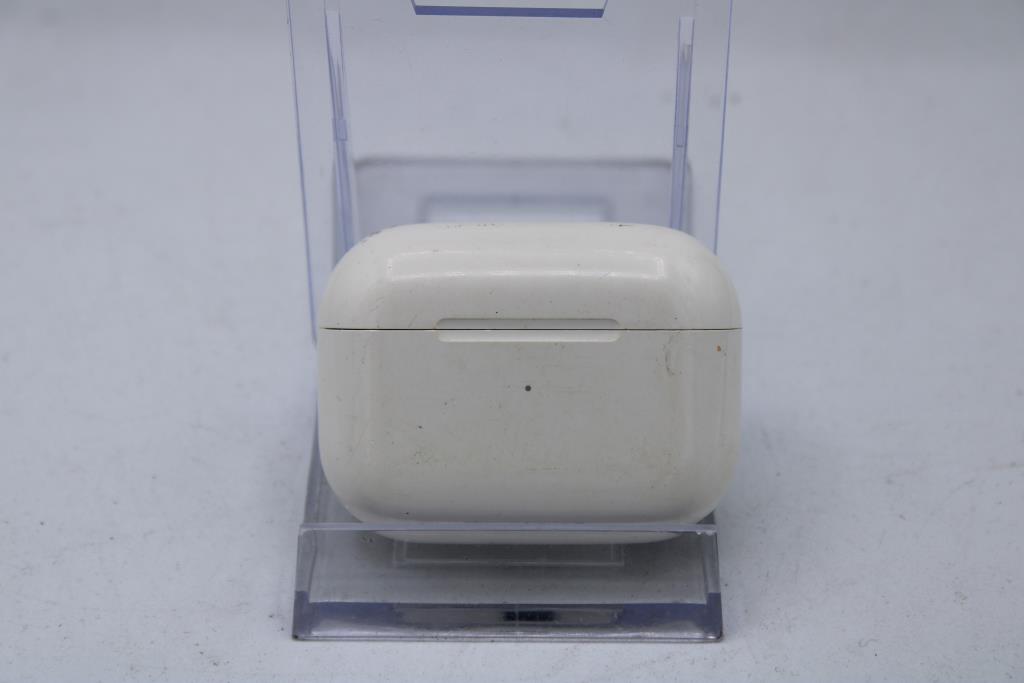 Apple AirPods Pro With Charging Case