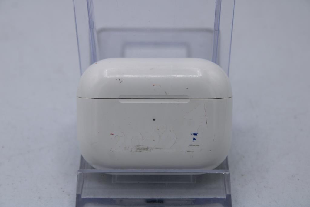 Apple AirPods Pro With Charging Case