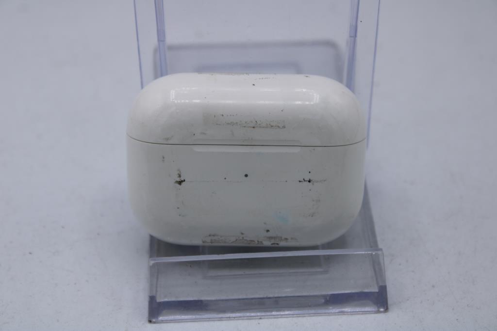 Apple AirPods Pro With Charging Case