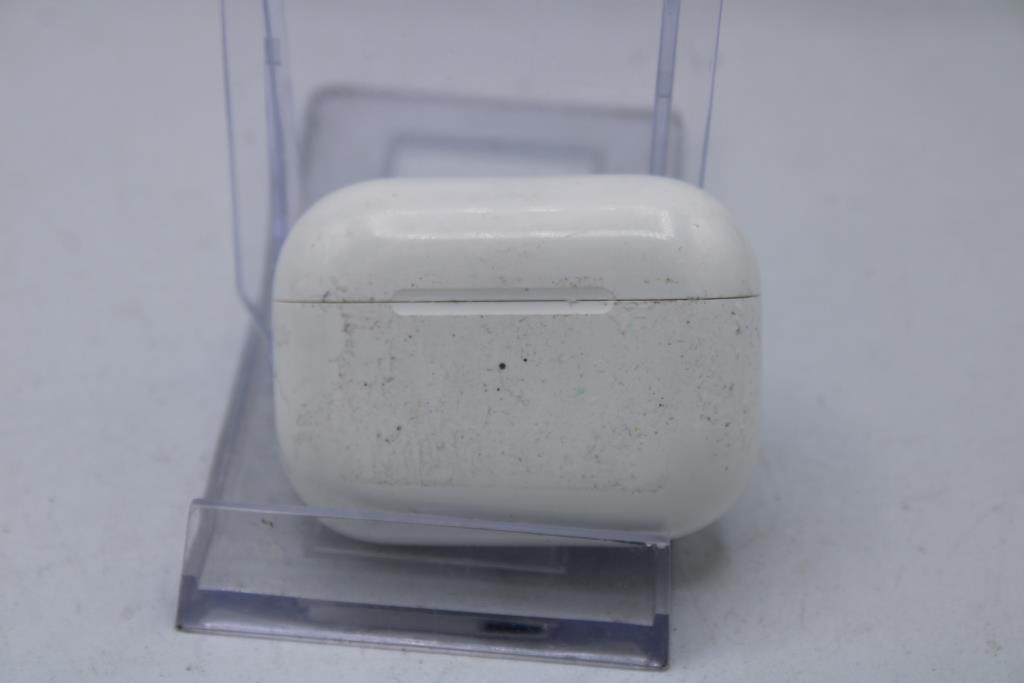 Apple AirPods Pro With Charging Case