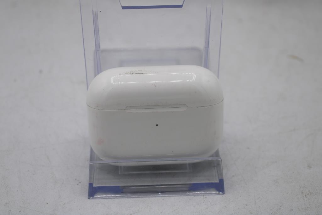 Apple AirPods Pro With Charging Case