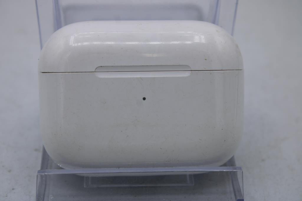 Apple AirPods Pro With Charging Case