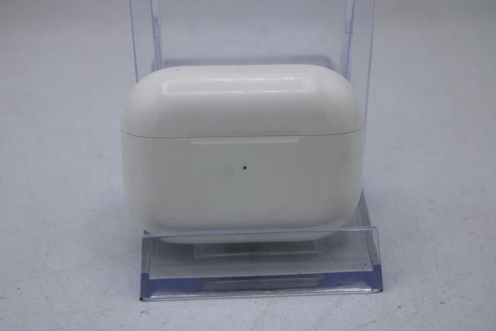 Apple AirPods Pro With Charging Case