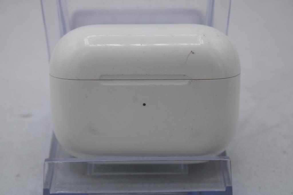 Apple AirPods Pro With Charging Case