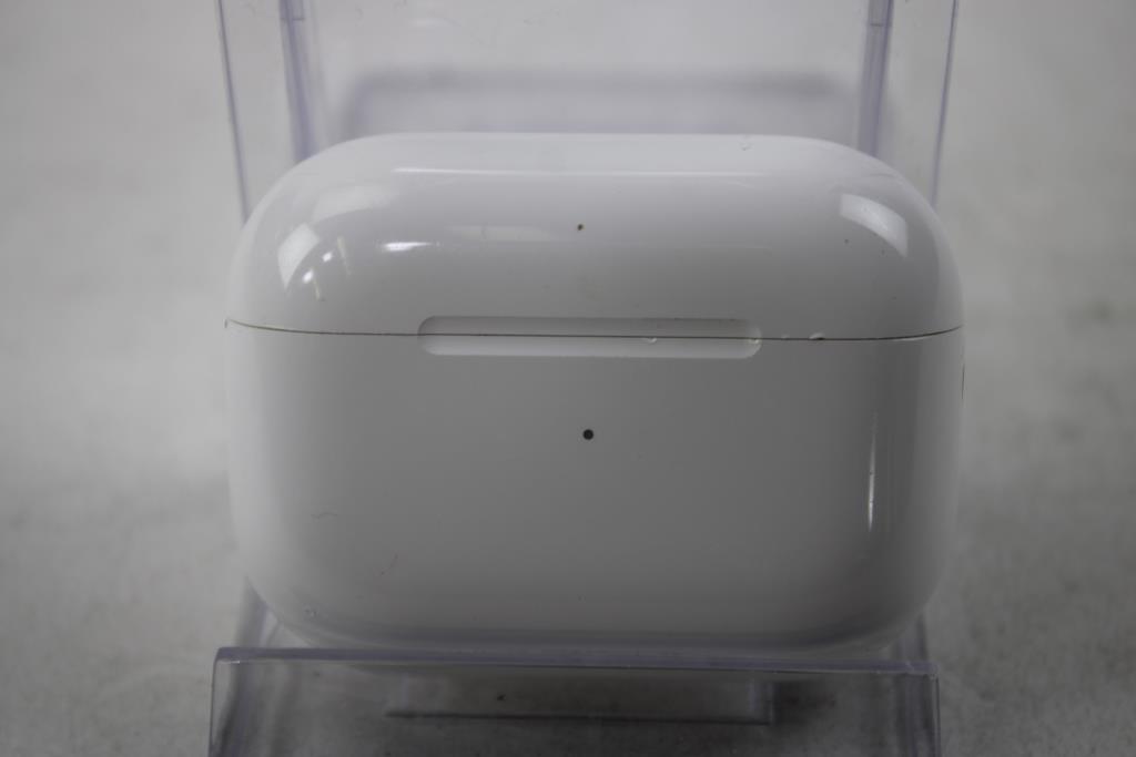 Apple AirPods Pro With Charging Case
