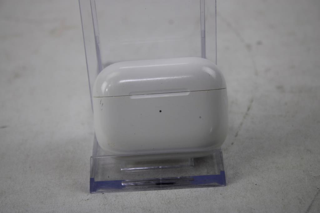 Apple AirPods Pro With Charging Case