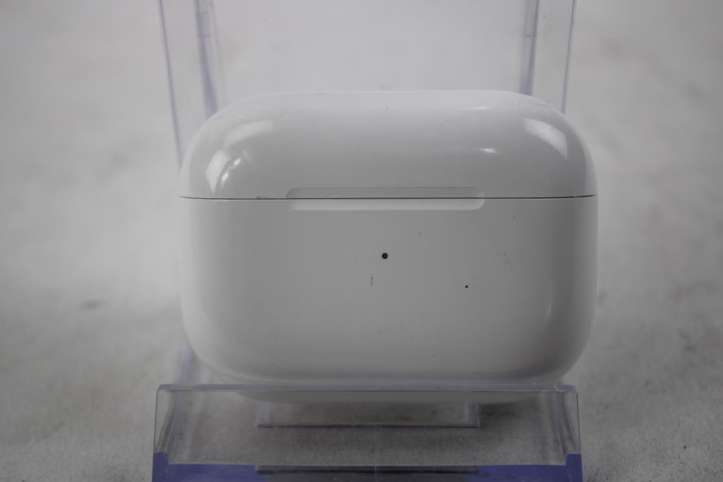 Apple AirPods Pro With Charging Case