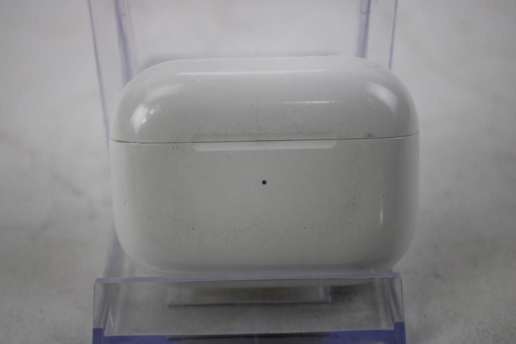 Apple AirPods Pro With Charging Case