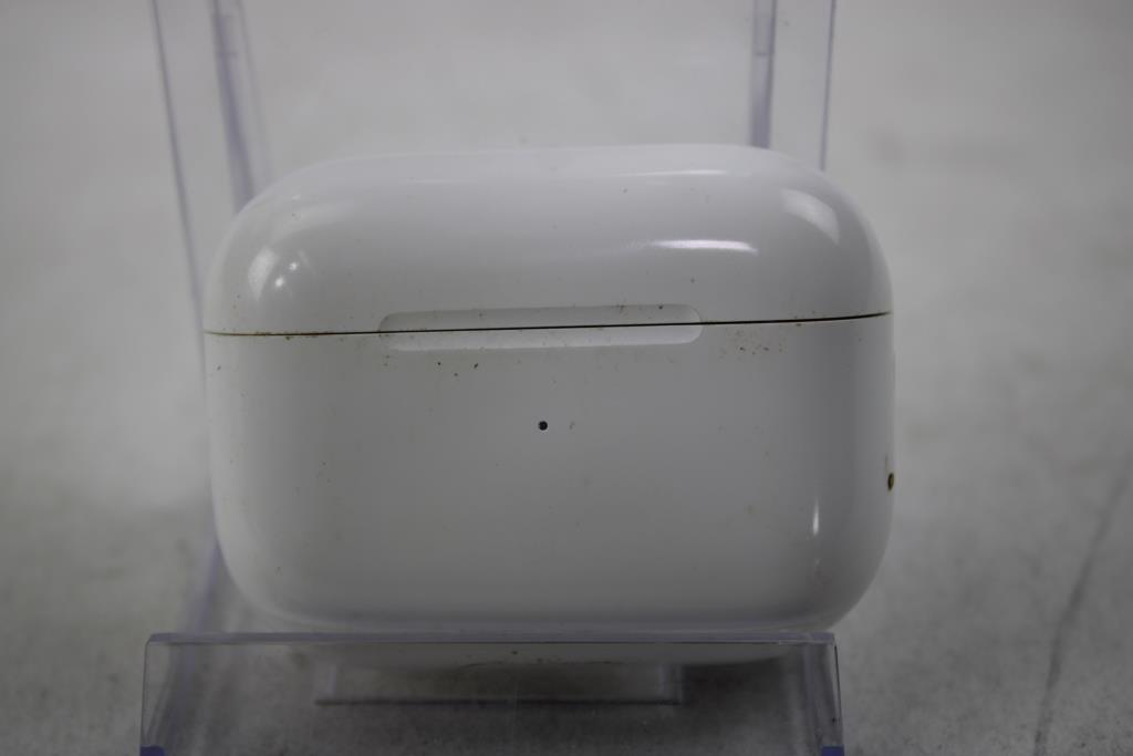 Apple AirPods Pro With Charging Case