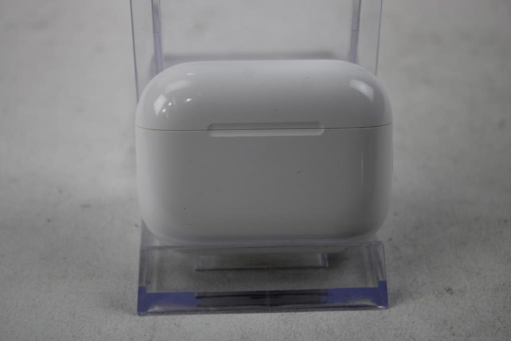 Apple AirPods Pro With Charging Case