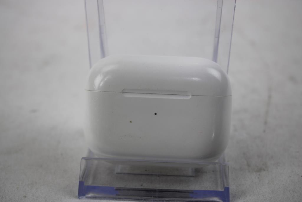 Apple AirPods Pro With Charging Case