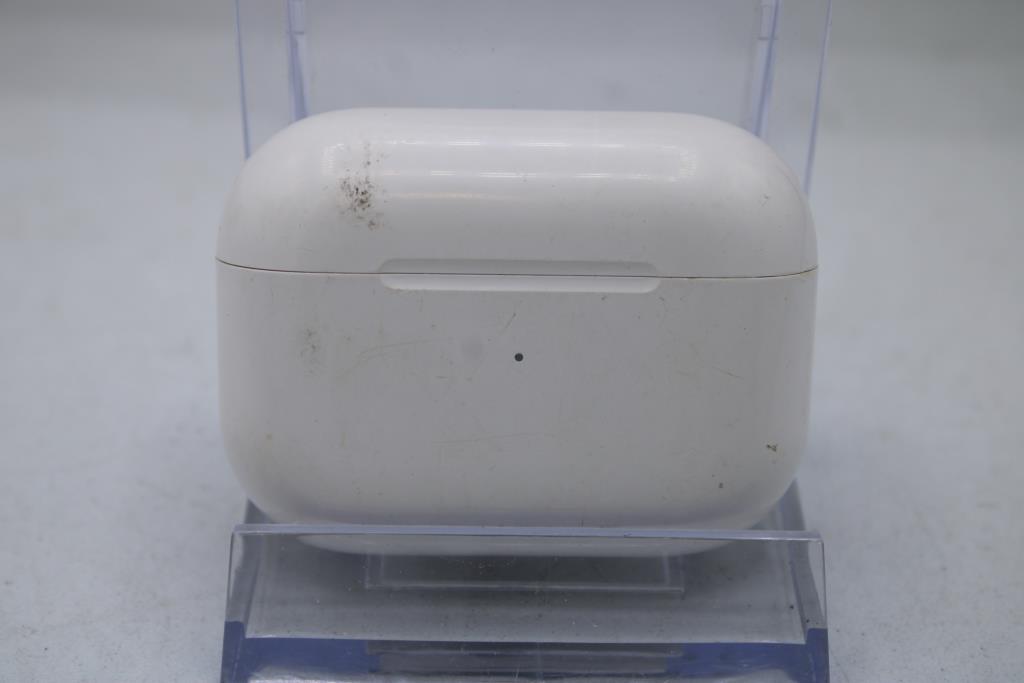 Apple AirPods Pro With Charging Case