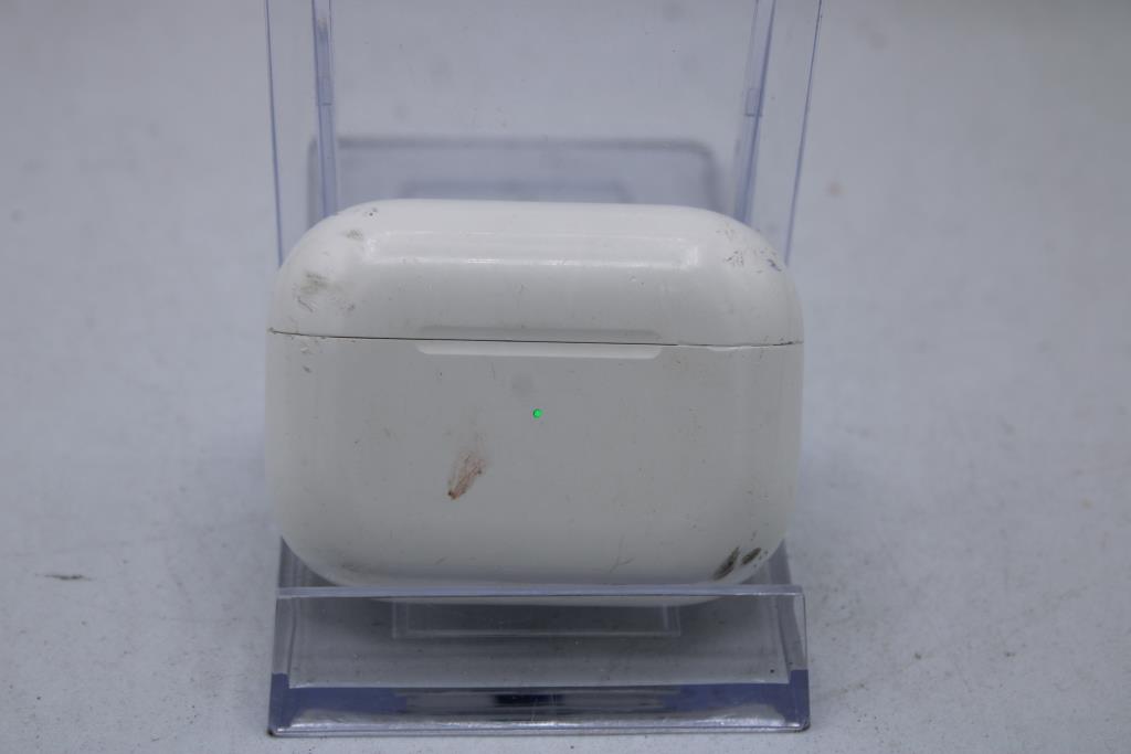 Apple AirPods Pro With Charging Case