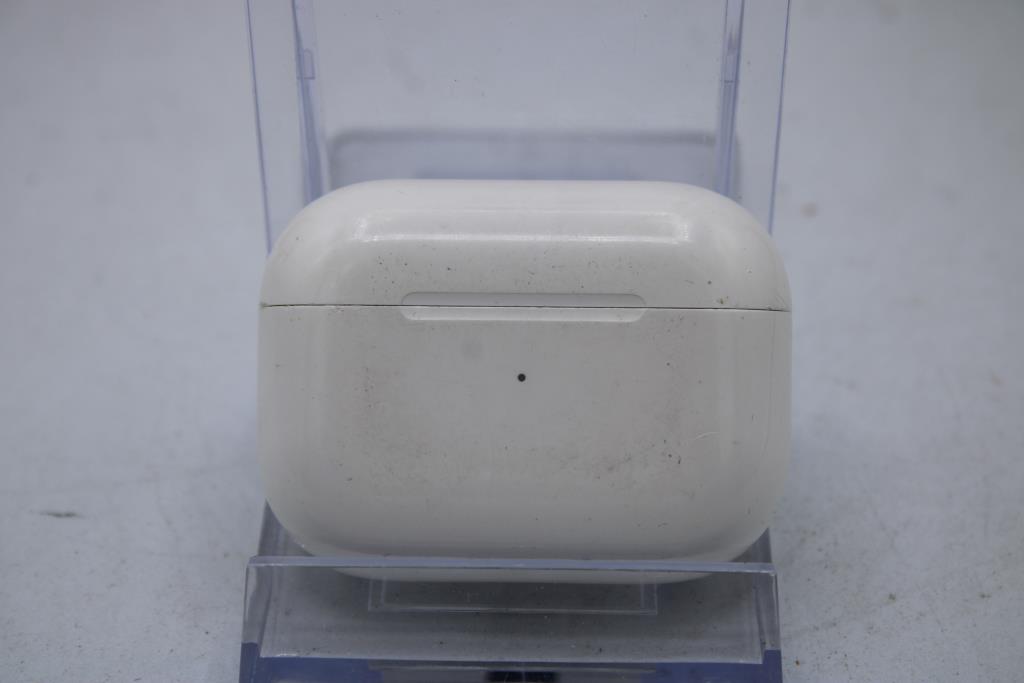Apple AirPods Pro With Charging Case