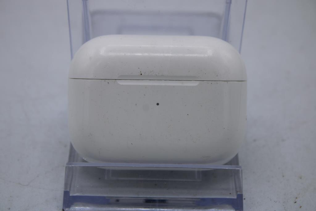 Apple AirPods Pro With Charging Case