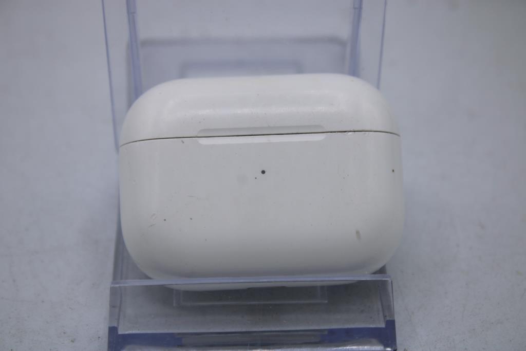 Apple AirPods Pro With Charging Case