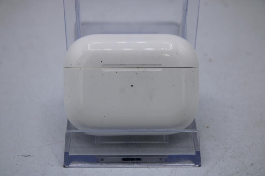 Apple AirPods Pro With Charging Case