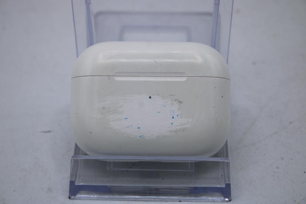 Apple AirPods Pro With Charging Case