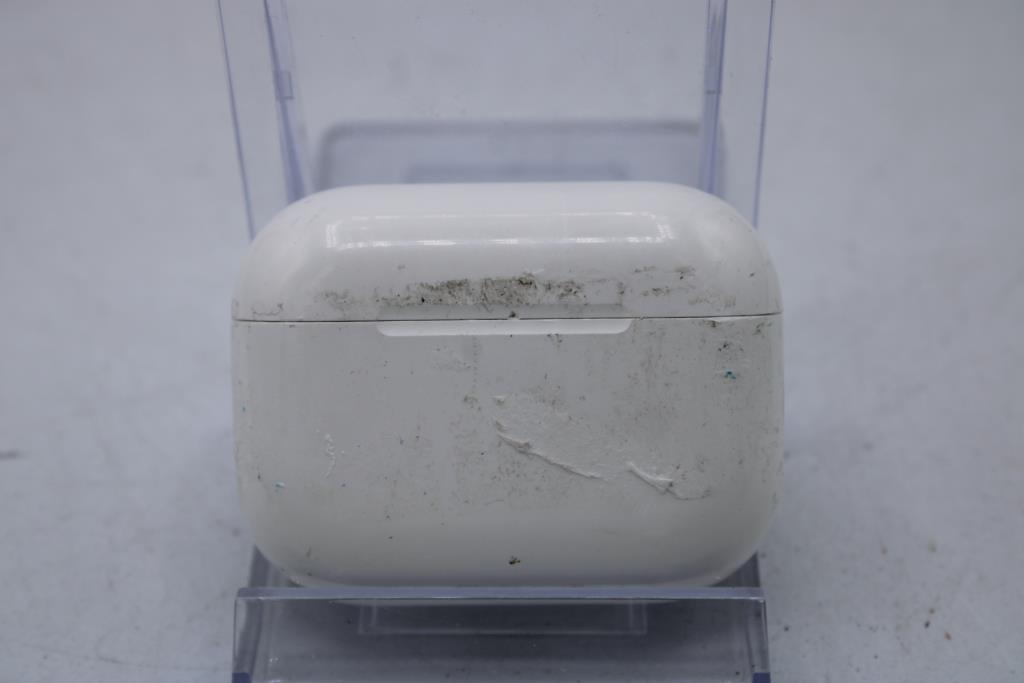 Apple AirPods Pro With Charging Case