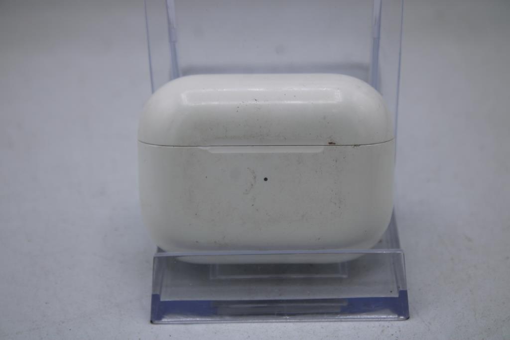 Apple AirPods Pro With Charging Case
