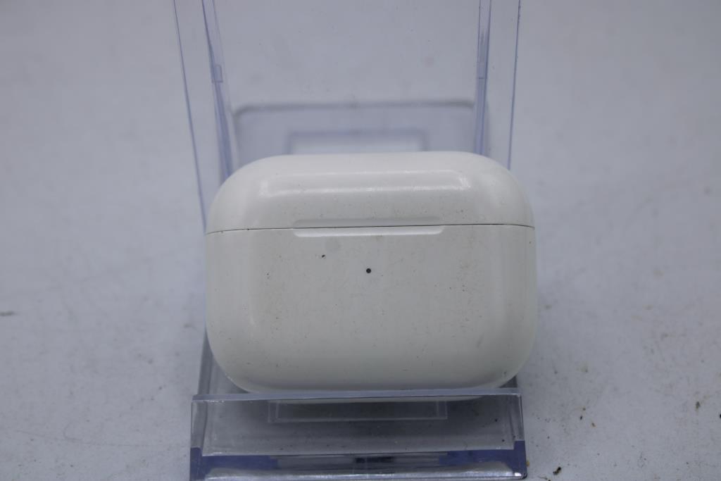 Apple AirPods Pro With Charging Case