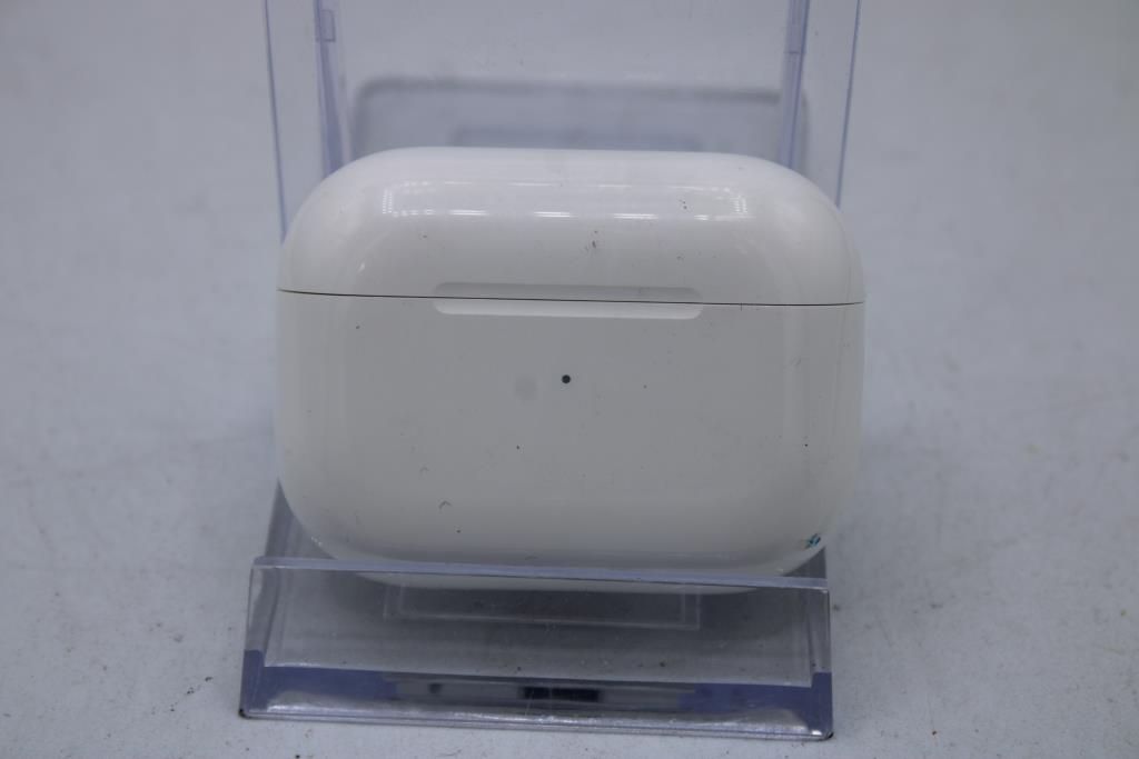 Apple AirPods Pro With Charging Case