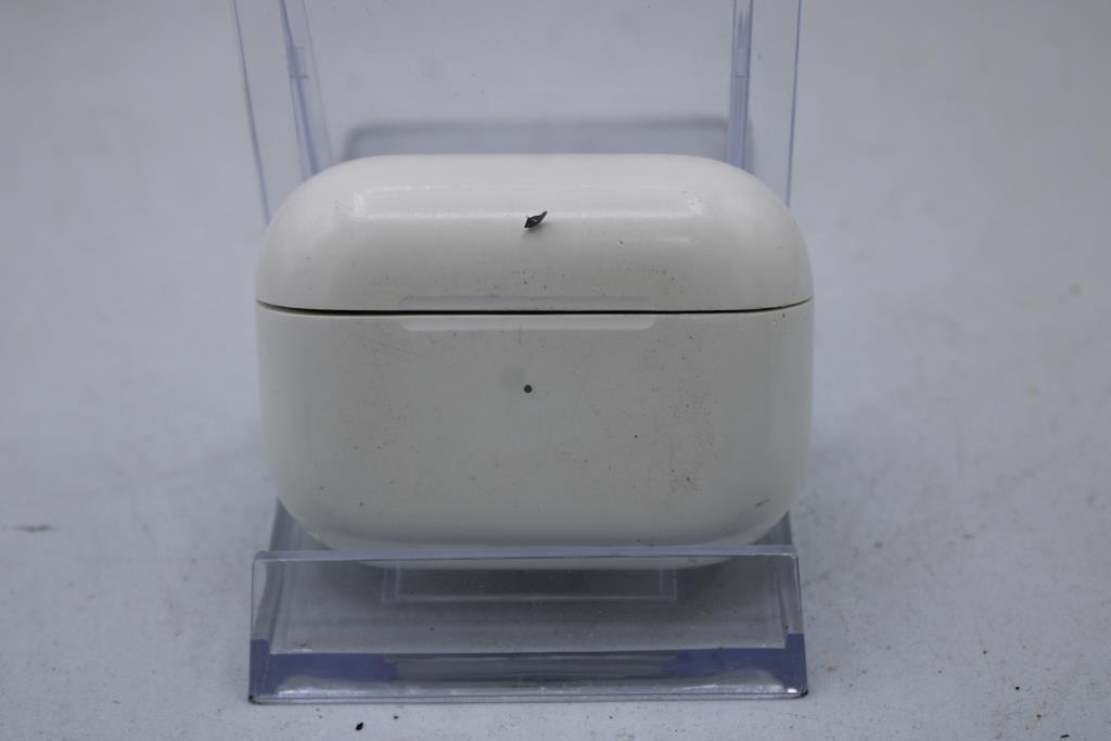 Apple AirPods Pro With Charging Case