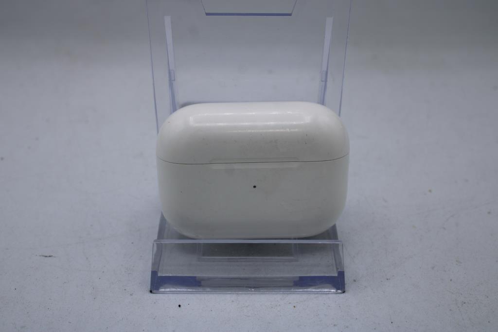 Apple AirPods Pro With Charging Case
