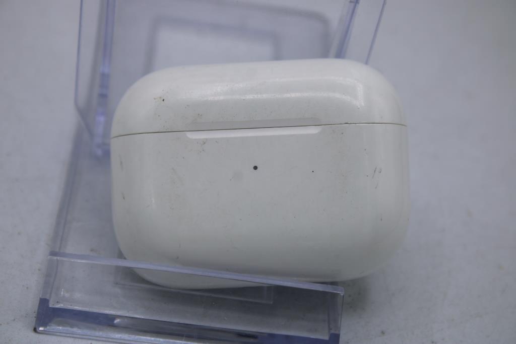 Apple AirPods Pro With Charging Case