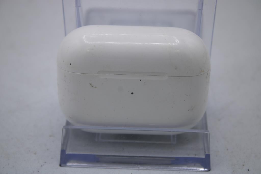 Apple AirPods Pro With Charging Case