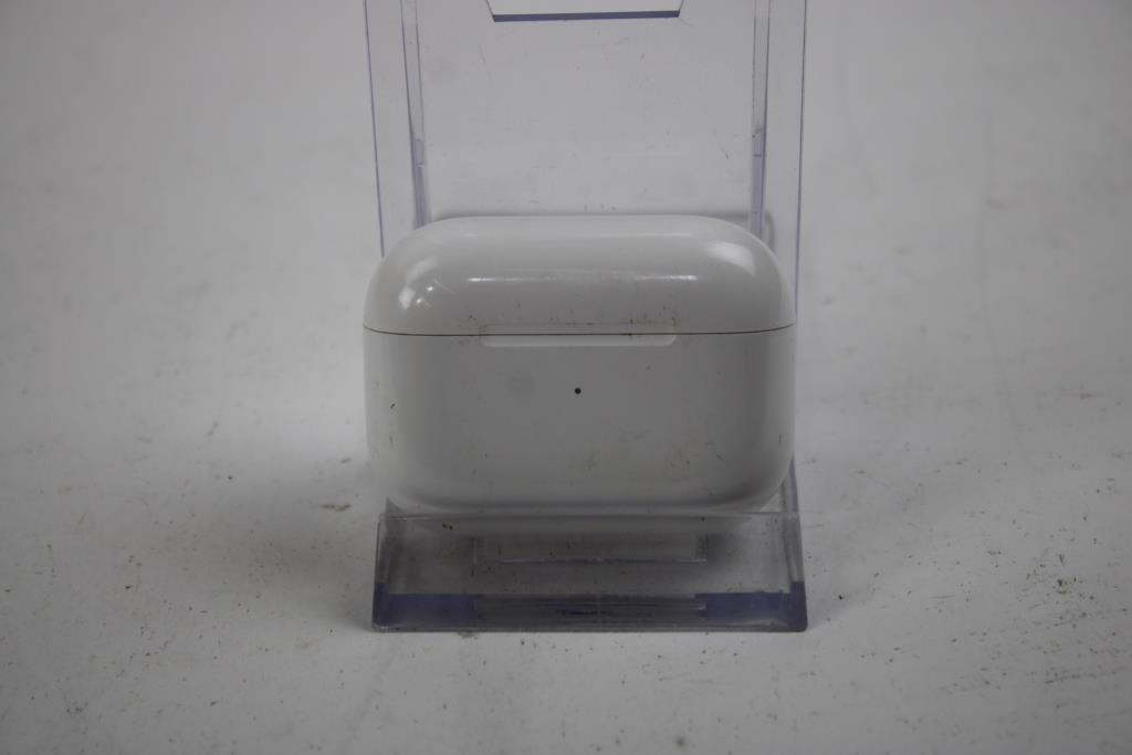 Apple AirPods Pro With Charging Case