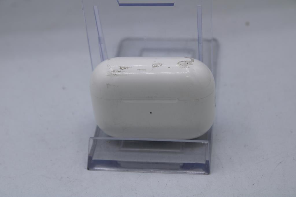 Apple AirPods Pro With Charging Case