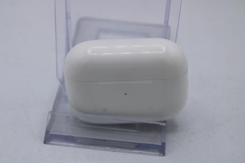 Apple AirPods Pro With Charging Case
