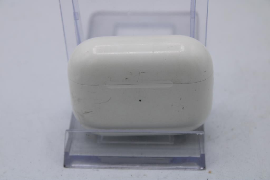Apple AirPods Pro With Charging Case